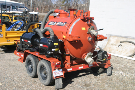Desmond Well Drilling Ditch Witch FX25 trailer vacuum truck